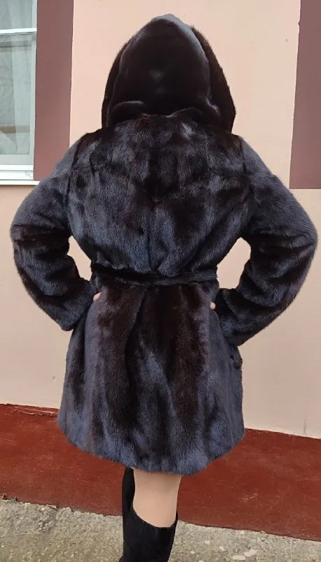 Описание: шуба норковая, большие шкурки. р.44-46, без потёртостей, петли все плотные. по бокам разрезы по 26см, длина от плеча 83 см, рукав 59 см. цена: 40000 руб. 📲 tg: юлия 📞🇷🇺звоните: +79493279702 барахолка днр - фотография - 6