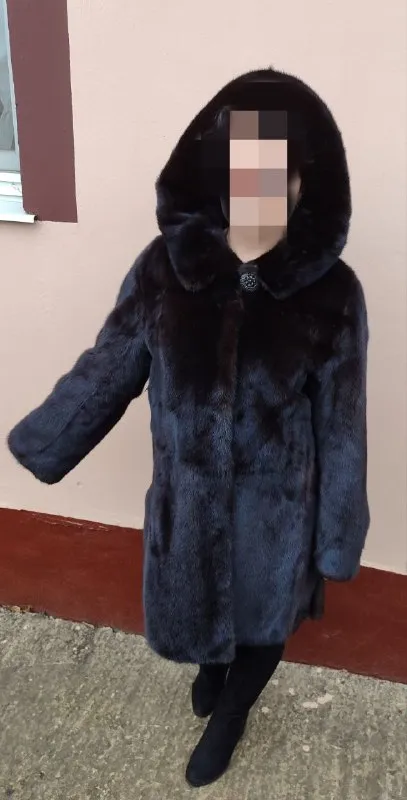 Описание: шуба норковая, большие шкурки. р.44-46, без потёртостей, петли все плотные. по бокам разрезы по 26см, длина от плеча 83 см, рукав 59 см. цена: 40000 руб. 📲 tg: юлия 📞🇷🇺звоните: +79493279702 барахолка днр - фотография - 7