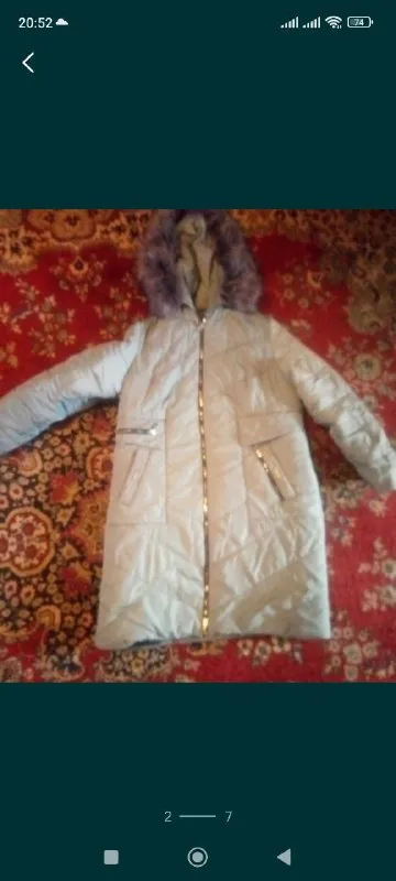 Описание: шуба из натурального меха (песец). производство финляндия. 52 размер. цвет серый. шубе 10 лет. состояние хорошее. длина 98 см, длина рукава 65 см, ширина плеч 38 см, ширина груди 60 см, ширина низ 74. ширина в закрытом виде 62 см. цена 4000 р куртка женская осенняя. цвет пудра. размер 52. длина 73 см, ширина 57 см, длина рукава 61-65 см. состояние отличное. цена 1500 р. куртка женская зимняя. 100% полиэстер. салатовая. очень теплая легкая. мех отстегивается. капюшон не отстегивается. указан размер 56, но маломер на 52. длина 100 см, длина рукава 66 см, ширина плеч по спине 43 см, ширина груди 62 см, ширина бедер 66 см. состояние очень хорошее. цена 4000 р самовывоз донецк куйбышевский исполком цена: 1500 руб. 📲 tg: gena1954 📞🇷🇺звоните: +79494412070 барахолка днр - фотография - 3