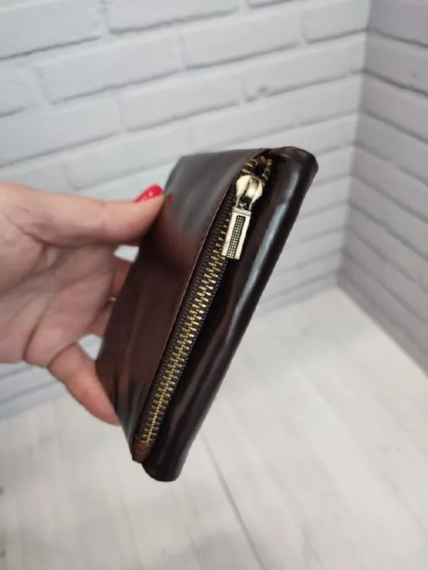 Описание: ⚡️продам новый кошелек из натуральной кожи ✅ отличное портмоне с множеством отделений, хорошее качество, необычная форма, красивый цвет. размер: 11,5 х 9,5 х 2,0 см. все вопросы по телефону. цена: 1950 руб. 📲 tg: александр клюев 📞🇷🇺звоните: +7 949 450 92 20 барахолка днр - фотография - 3