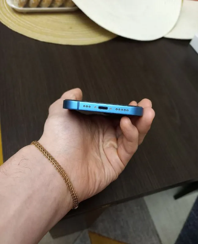 Описание: iphone 13 128gb blue состояние : около-идеальное акб: 97% комплект: 3 чехла, провод цена: 35000 руб. 📲 tg: михаил 📞🇷🇺звоните: +7949 567 93 69 барахолка днр - фотография - 2