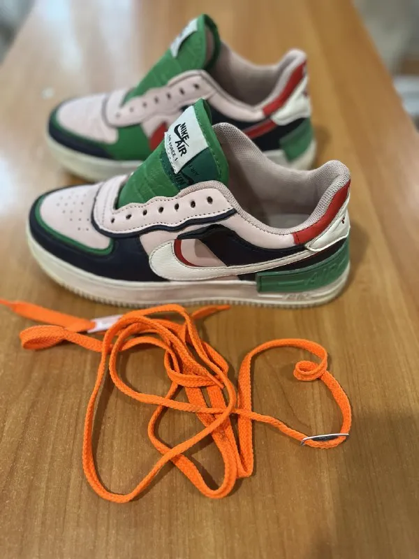 Описание: кожаные кроссовки, подойдут и мальчику, и девочке, размер по стельке 23,5. цена: 1000 руб. 📲 tg: валентина белова 📞🇷🇺звоните: +79493808915 барахолка днр - фотография - 2