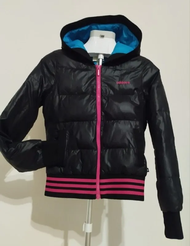 Описание: куртка женская демисезонная. adidas. размер s. грудь до 90см. длина 57см. капюшон не отстёгивается. фурнитура цвета фуксии. подкладка бирюзовая. состояние идеальное! цена: 750 руб. 📲 tg: vahid-vlada 📞🇷🇺звоните: +7949-337-88-11 барахолка днр - фотография - 3