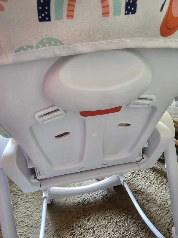 Описание: продам детский стул от фирмы "sweet baby" стул в хорошем состоянии. имеется 5-ти точечный ремень безопасности. габариты стула в разобранном виде: в-104см, д-84,5см, ш-52,5см. стул можно сложить 2 удобными для вас способами. есть возможность регулировать стул по высоте - 5 положений. имеется 3 положения спинки, можно использовать с рождения. столик съемный. можно придвигать и отодвигать от ребенка, 3 положения. у столика 2 столешницы. верхняя съемная. есть съемный разделитель ножек. под столиком есть съемная корзина для игрушек. на колесиках имеются "стопоры" для фиксация стула. из минусов: с задней стороны на ножках собака погрызла штучки для скрытия шурупов, но на использование стульчика не влияет. также сломаны регулировщики положения подножки. подножка фиксируется, но спустя время спускается вниз. цена: 3500 руб. 📲 tg: мэрт копель 📞🇷🇺звоните: +7949-315-36-61 барахолка днр - фотография - 6