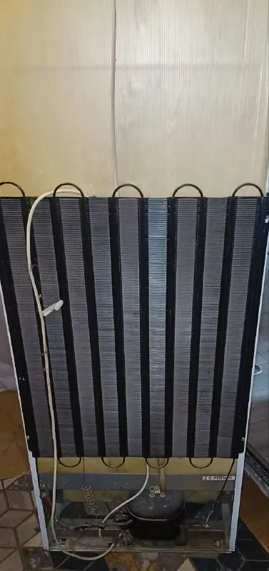 Описание: продам холодильник индезит, б/у в рабочем состоянии! состояние удовлетворительное!самовыво... - фотография