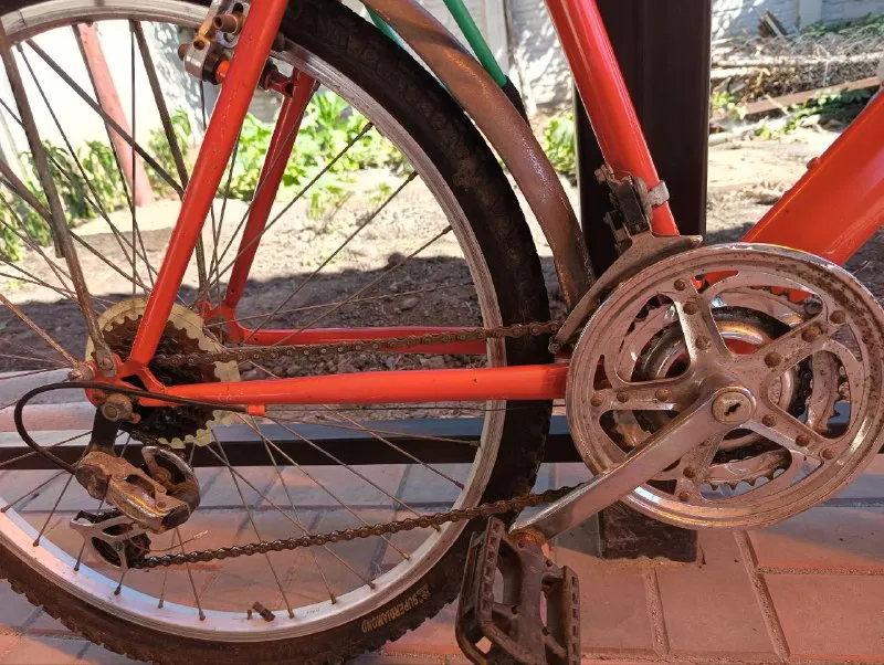 Описание: велосипед взрослый на ходу. передние тормоза рабочие. рама идеальная. шины целы. подкачкены. цена: 2000 руб. 📲 tg: ангелина 📞🇷🇺звоните: +7949 3619710 барахолка днр - фотография - 2