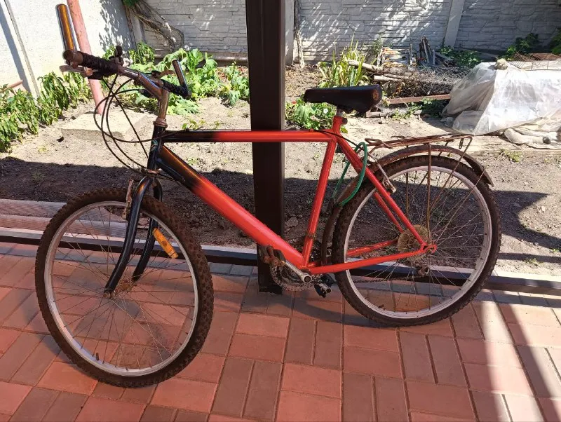 Описание: велосипед взрослый на ходу. передние тормоза рабочие. рама идеальная. шины целы. подкачкены. цена: 2000 руб. 📲 tg: ангелина 📞🇷🇺звоните: +7949 3619710 барахолка днр - фотография - 4