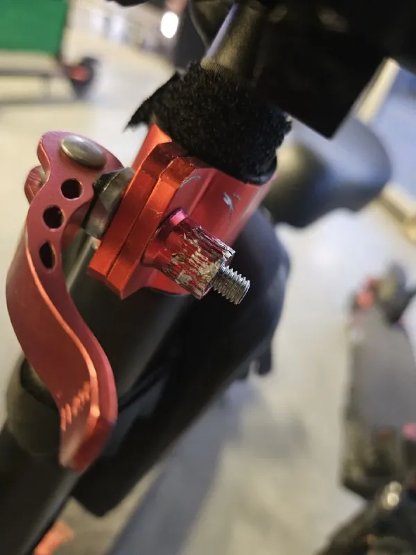 Описание: продам мощный (б/у) электросамокат kugookirin m4 pro plus мотор мощностью 800w батарея 18.2ah запас хода до 50км есть пару незначительных коцок, на фото видно, в остальном по пробегу и скорости ездит как в первый день цена: 36000 руб. 📲 tg: ㅠ ▪️ руслан ▪️ㅠ 📞🇷🇺звоните: 79494297545 барахолка днр - фотография - 2