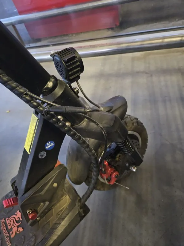 Описание: продам мощный (б/у) электросамокат kugookirin m4 pro plus мотор мощностью 800w батарея 18.2ah запас хода до 50км есть пару незначительных коцок, на фото видно, в остальном по пробегу и скорости ездит как в первый день цена: 36000 руб. 📲 tg: ㅠ ▪️ руслан ▪️ㅠ 📞🇷🇺звоните: 79494297545 барахолка днр - фотография - 3