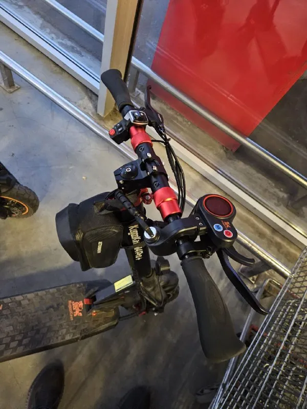 Описание: продам мощный (б/у) электросамокат kugookirin m4 pro plus мотор мощностью 800w батарея 18.2ah запас хода до 50км есть пару незначительных коцок, на фото видно, в остальном по пробегу и скорости ездит как в первый день цена: 36000 руб. 📲 tg: ㅠ ▪️ руслан ▪️ㅠ 📞🇷🇺звоните: 79494297545 барахолка днр - фотография - 6