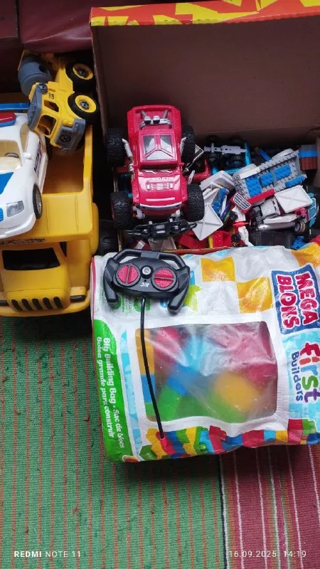 Описание: игрушки за всю 1000 рублей. мольберт в комплекте магнитный алфавит 1000 рублей. цена: 1000 руб. 📲 tg: мария кубышкина 📞🇷🇺звоните: +79494837028 барахолка днр - фотография - 3