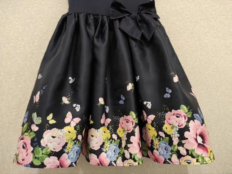 Описание: продам красивейшие платья известной фирмы h&m. на возраст 8-10 лет. без дефектов! надевались 1 раз. в прекрасном состоянии! дополнительные фото и замеры скину. донецк. цена 2500 рублей, за 1 платье. цена: 2500 руб. 📲 tg: ирина 📞🇷🇺звоните: +79494187535 барахолка днр - фотография - 2