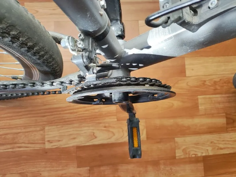 Описание: продам велосипед, диаметр колеса — 26. был куплен 24 года летом, в этом году пару раз выезжал, все работает хорошо! торг - имеется!!! звоните/пишите +79494947261! цена: 18000 руб. 📲 tg: marat ismailov 📞🇷🇺звоните: +79494947261 барахолка днр - фотография - 4