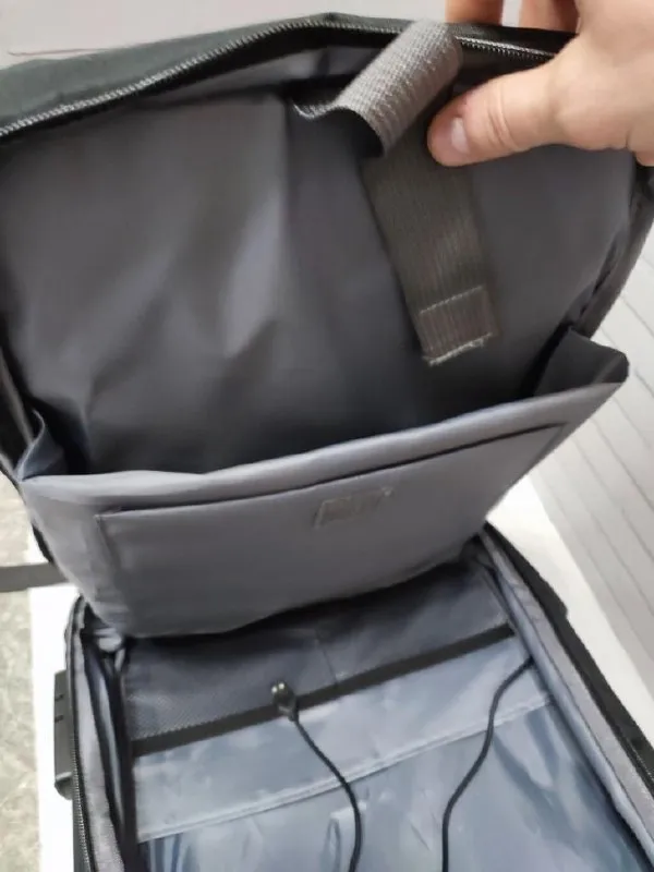 Описание: 💥продам новый рюкзак ✨большой эргономичный городской рюкзак с массой различных отделений и приспособлений. имеет множество отделений, в том числе отделение под ноутбук с мягкой защитой от случайных ударов. рюкзак водостойкий, вместительный, имеет usb разъем и кодовый замочек для защиты от кражи. размер: 44 х 30 х 17 см. цвет: черный. все вопросы по телефону. цена: 2395 руб. 📲 tg: александр клюев 📞🇷🇺звоните: +7 949 450 92 20 барахолка днр - фотография - 4