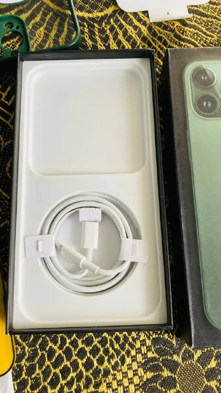 Описание: продам 👉 iphone 13 pro max 256gb смартфону 3 месяца с первого дня в чехле и защитных линзах на камере! 👉 аккумулятор 100% 👉 комплект - коробка, кабель зарядки (оригинал) 👉 бонусом отдам: 3 чехла (один родной + 2 с magsafe) 2-й комплект линз на камеру защитное стекло 9d торг цена: 45000 руб. 📲 tg: олег 📞🇷🇺звоните: +79493130629 барахолка днр - фотография - 4