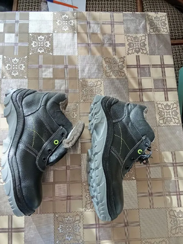 Описание: новая спецобувь 1800-1200-500 р ; муж- 44 разм. ; женск. туфли - 37 разм. цена: 2500 руб. 📲 tg: 55419 📞🇷🇺звоните: +79494687203 барахолка днр - фотография - 2