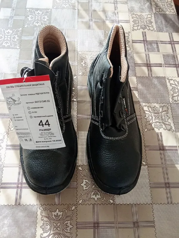 Описание: новая спецобувь 1800-1200-500 р ; муж- 44 разм. ; женск. туфли - 37 разм. цена: 2500 руб. 📲 tg: 55419 📞🇷🇺звоните: +79494687203 барахолка днр - фотография - 3