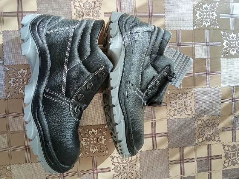 Описание: новая спецобувь 1800-1200-500 р ; муж- 44 разм. ; женск. туфли - 37 разм. цена: 2500 руб. 📲 tg: 55419 📞🇷🇺звоните: +79494687203 барахолка днр - фотография - 5