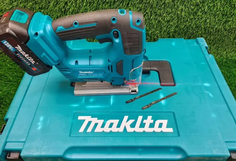 Набор инструментов 4-в-1: болгарка + лобзик + циркулярка + шуруповёрт с 2 акб (4.0 а·ч) цена 9000₽ ❗️❗️❗️❗️➡️ tg: настя 📞+79494147553 доставим донецк, макеевка 🔥 полный комплект в одном кейсе: ✅ аккумуляторная болгарка (ушм) 125 мм – резка металла, плитки, камня ✅ лобзик с маятниковым ходом – фигурный рез по дереву, пластику, тонкому металлу ✅ мини-циркулярка- распил досок, ламината, фанеры (глубина реза до 40 мм) ✅ шуруповёрт с реверсом – сборка мебели, монтаж гипсокартона, работы по дому ✅ 2 аккумулятора 4.0 а·ч – увеличенное время работы без подзарядки ✅ быстрое зарядное устройство – полная зарядка за 3 часа ✅ профессиональный кейс – удобное хранение и транспортировка ⚡напряжение: 18–20v (мощные бесщеточные двигатели) - аккумуляторы: li-ion 4.0 а·ч (2 шт. ) – совместимы со всеми инструментами набора - регулировка скорости: у болгарки, лобзика и шуруповёрта - фотография - 5