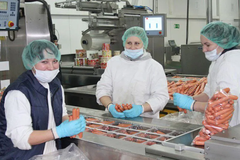 Макеевка. требуются упаковщики женщины (от 20 до 50 лет) сутки/двое дома зп от 50 000 до 60 000 рубл... - фотография