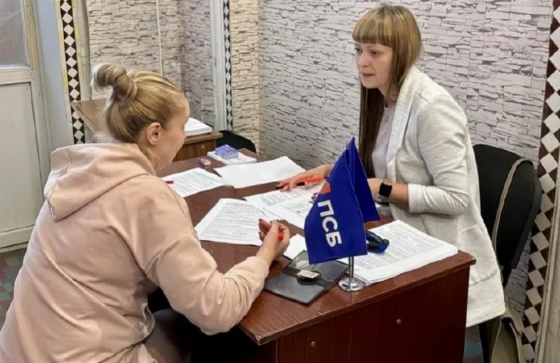 Псб запустил выездное обслуживание в прифронтовом селидово донецкой народной республики. в городе за... - фотография - 1