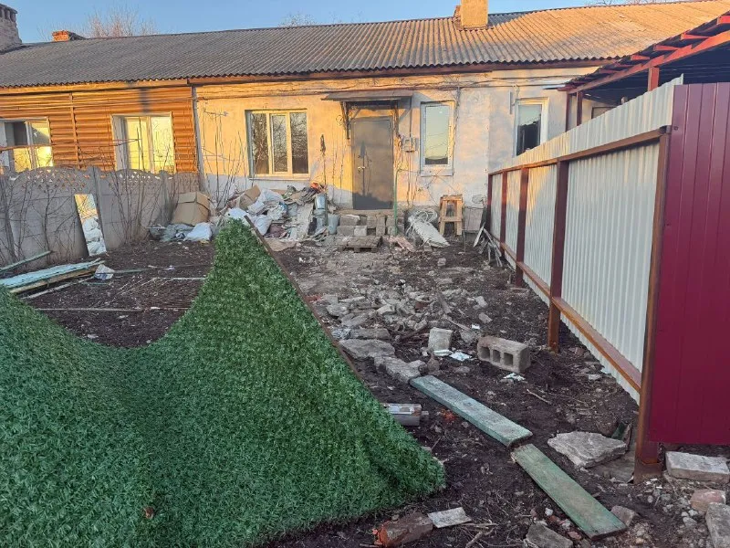 Требуется облагородить при домовой участок, основные задачи: облагородить входную группу ступеньки,... - фотография