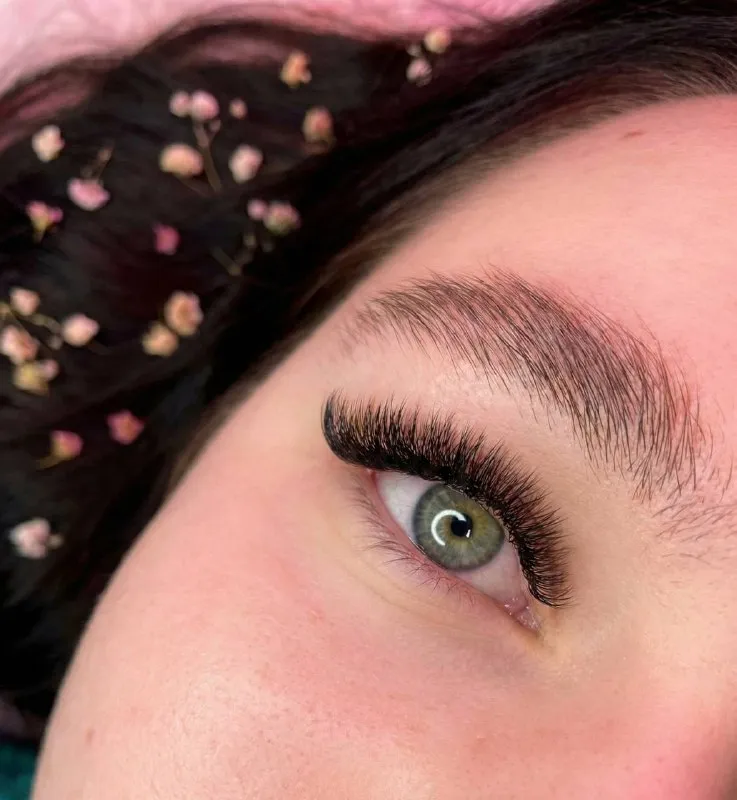 Ищу работу в салоне красоты. я мастер (лешмейкер) опыт работы с 2019 года. работу ищу в макеевки. проживаю на восточном. пишите в телеграмм и макс виктория +79289594609 - фотография - 2