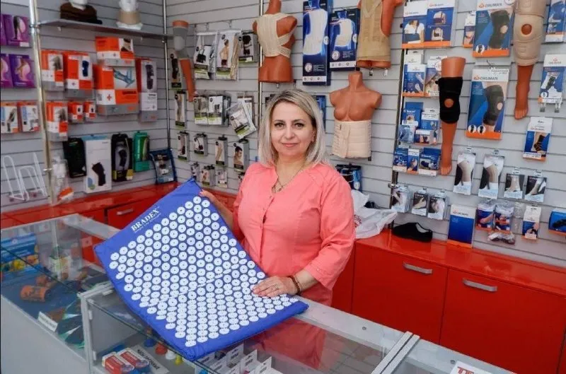❗на постоянную работу в сеть салонов медтехники и ортопедии «медтехника 5+» требуется продавец -консультант: • з/п от 40 000; • график работы: сменный, с 08:00ч. до 18:00ч; • обучение за счет компании❗ адрес салона: г. донецк, ул. артема, д.149 тел. : 8 949 511 48 38 любовь, 8 928 134 04 10 ( макс) - фотография - 1