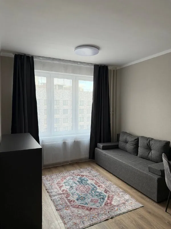 1-комн квартира, 31.9 м² м домодедовская • 15 мин на транспорте • 10 этаж из 17 • видное, кв-л центральный 9, на карте 45 000 ₽/мес, без комиссии большой гайд по аренде холодильник • стиральная машина • интернет • мебель • с животными • лифт • телевизор • кондиционер • посудомойка • с детьми • мусоропровод • консьерж собственник. Квартира сдается впервые, от собственников (семейная пара). Новый ремонт, техника, мебель. Готова к сдаче, можно заселяться. Сдаем на долгий срок, от года. Окна выходят на парковку. Залог 45000 рублей (можно разделить на 2 месяца). Ком. Услуги - оплата по счетчикам соседняя дверь от подъезда - вб; рядом кофейни, магазины. Работают все доставки katya, написать уровень доверия средний 🆗 выложить квартиру бесплатно - фотография - 3