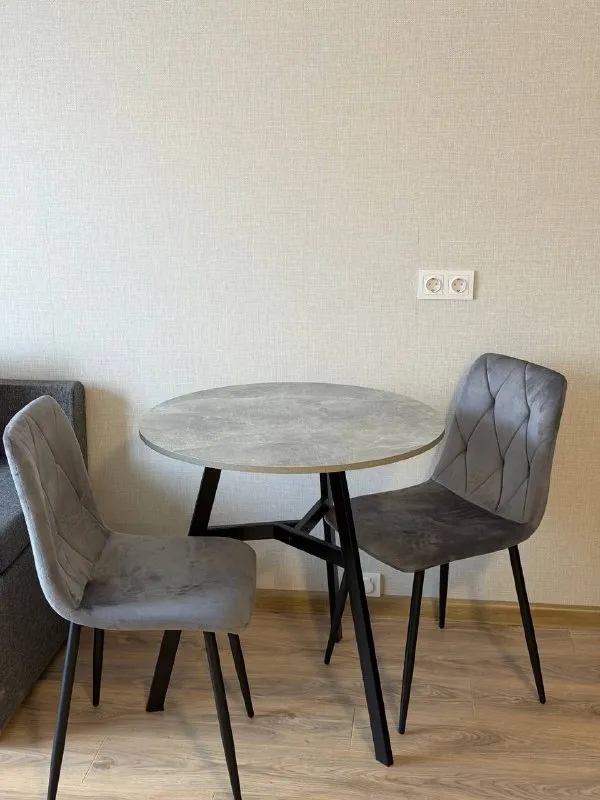 1-комн квартира, 31.9 м² м домодедовская • 15 мин на транспорте • 10 этаж из 17 • видное, кв-л центральный 9, на карте 45 000 ₽/мес, без комиссии большой гайд по аренде холодильник • стиральная машина • интернет • мебель • с животными • лифт • телевизор • кондиционер • посудомойка • с детьми • мусоропровод • консьерж собственник. Квартира сдается впервые, от собственников (семейная пара). Новый ремонт, техника, мебель. Готова к сдаче, можно заселяться. Сдаем на долгий срок, от года. Окна выходят на парковку. Залог 45000 рублей (можно разделить на 2 месяца). Ком. Услуги - оплата по счетчикам соседняя дверь от подъезда - вб; рядом кофейни, магазины. Работают все доставки katya, написать уровень доверия средний 🆗 выложить квартиру бесплатно - фотография - 7