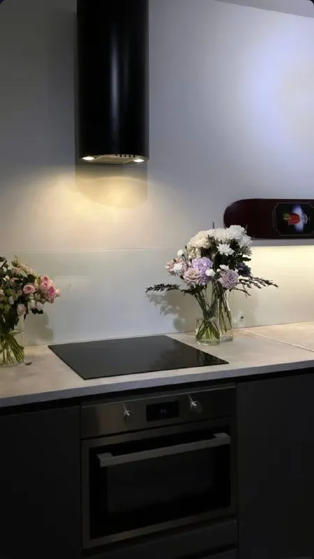 Студия, 39 м² м новомосковская • 15 мин на транспорте • 5 этаж из 12 • пр-кт куприна 40 к1, на карте стиральная машина • интернет • мебель • холодильник • кондиционер • лифт • посудомойка • с животными • с детьми • телевизор • мусоропровод • консьерж собственник. Сдается собственником на длительный срок уютная квартира в тихом районе. Подойдет для одного или пары. Балкон-лоджия, отдельная гардеробная, совмещенный санузел, двуспальная кровать с ортопедическим матрасом, кондиционер, кухня с техникой. Домофон, видеонаблюдение. Магазины в доме, остановка в 2 мин. Аренда 40 000 + ку, залог возвратный. © предоплату до просмотра просят только мошенники! Аукцион! Предложи цену в комментариях с рассказом о себе. Собственник напишет в лс на лучшее предложение. Выложить квартиру бесплатно - фотография - 4