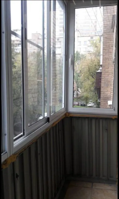 Комната, 20 м² м кунцевская • 7 мин пешком • 2-комнатная квартира • 3 этаж из 9 • ул ращупкина 9, на карте 38 000 ₽/мес, без комиссии большой гайд по аренде холодильник • стиральная машина • интернет • мебель • телевизор • лифт • мусоропровод • посудомойка • кондиционер • с животными • с детьми • консьерж можайский район чистота 4.24 транспорт 4.16 парки и скверы 3.84 субаренда. Ищу соседку ку (1500 2 500 ); залог 33.000 рядом: остановка общественного транспорта, пункты выдачи, продуктовые магазины, аптеки и банк о квартире: чистая, теплая; в ванной нагреватель воды; окна во двор о комнате полностью изолированная; раскладной диван, шкаф, тумбочки; балкон соседка - девушка (19 лет) заезд после 20-х чисел января © предоплату до просмотра просят только мошенники! Sofulik, написать уровень доверия низкий ⚠️ выложить квартиру бесплатно - фотография - 4