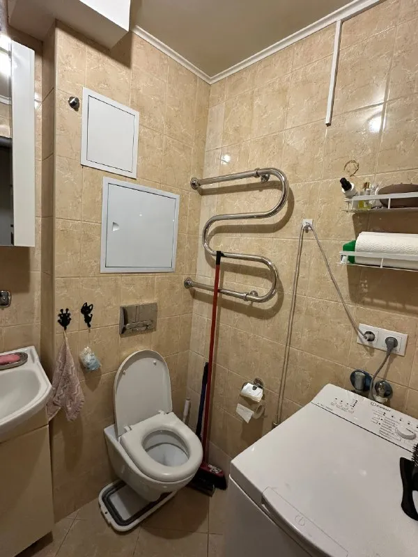 Комната, 20 м² м кунцевская • 7 мин пешком • 2-комнатная квартира • 3 этаж из 9 • ул ращупкина 9, на карте 38 000 ₽/мес, без комиссии большой гайд по аренде холодильник • стиральная машина • интернет • мебель • телевизор • лифт • мусоропровод • посудомойка • кондиционер • с животными • с детьми • консьерж можайский район чистота 4.24 транспорт 4.16 парки и скверы 3.84 субаренда. Ищу соседку ку (1500 2 500 ); залог 33.000 рядом: остановка общественного транспорта, пункты выдачи, продуктовые магазины, аптеки и банк о квартире: чистая, теплая; в ванной нагреватель воды; окна во двор о комнате полностью изолированная; раскладной диван, шкаф, тумбочки; балкон соседка - девушка (19 лет) заезд после 20-х чисел января © предоплату до просмотра просят только мошенники! Sofulik, написать уровень доверия низкий ⚠️ выложить квартиру бесплатно - фотография - 7