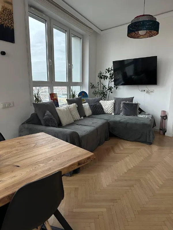 3-комн квартира, 68.6 м² м шелепиха • 7 мин пешком • 26 этаж из 36 • наб шелепихинская 34 к1, на карте 135 000 ₽/мес, без комиссии большой гайд по аренде холодильник • стиральная машина • интернет • мебель • посудомойка • телевизор • лифт • консьерж • мусоропровод • кондиционер • с животными • с детьми район хорошёво-мнёвники чистота 4.06 транспорт 4.47 парки и скверы 3.70 субаренда. Апартаменты. Готовы сдать квартиру на 3 месяца с 12 января. Угловая, видовая квартира оборудованная всей необходимой техникой для жизни. Соседи тихие и спокойные. В жк есть вся инфраструктура: спорт зал, рестораны, магазины данил, написать уровень доверия средний 🆗 выложить квартиру бесплатно - фотография - 2