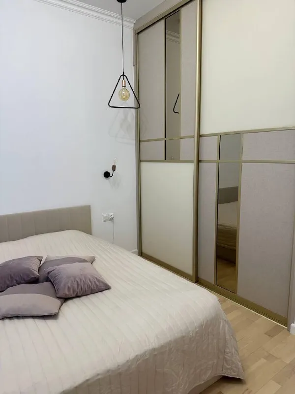 3-комн квартира, 68.6 м² м шелепиха • 7 мин пешком • 26 этаж из 36 • наб шелепихинская 34 к1, на карте 135 000 ₽/мес, без комиссии большой гайд по аренде холодильник • стиральная машина • интернет • мебель • посудомойка • телевизор • лифт • консьерж • мусоропровод • кондиционер • с животными • с детьми район хорошёво-мнёвники чистота 4.06 транспорт 4.47 парки и скверы 3.70 субаренда. Апартаменты. Готовы сдать квартиру на 3 месяца с 12 января. Угловая, видовая квартира оборудованная всей необходимой техникой для жизни. Соседи тихие и спокойные. В жк есть вся инфраструктура: спорт зал, рестораны, магазины данил, написать уровень доверия средний 🆗 выложить квартиру бесплатно - фотография - 5