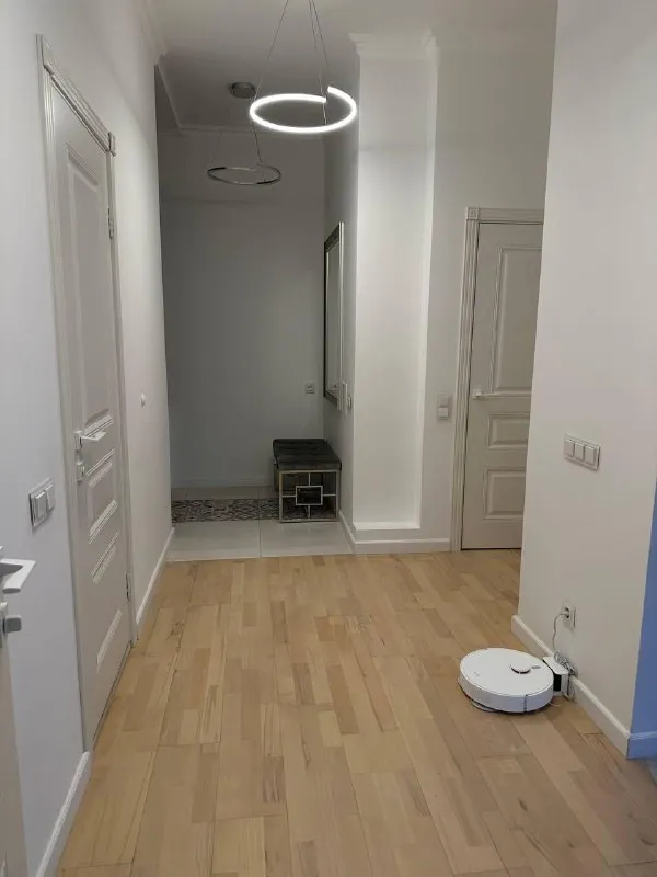 3-комн квартира, 68.6 м² м шелепиха • 7 мин пешком • 26 этаж из 36 • наб шелепихинская 34 к1, на карте 135 000 ₽/мес, без комиссии большой гайд по аренде холодильник • стиральная машина • интернет • мебель • посудомойка • телевизор • лифт • консьерж • мусоропровод • кондиционер • с животными • с детьми район хорошёво-мнёвники чистота 4.06 транспорт 4.47 парки и скверы 3.70 субаренда. Апартаменты. Готовы сдать квартиру на 3 месяца с 12 января. Угловая, видовая квартира оборудованная всей необходимой техникой для жизни. Соседи тихие и спокойные. В жк есть вся инфраструктура: спорт зал, рестораны, магазины данил, написать уровень доверия средний 🆗 выложить квартиру бесплатно - фотография - 6