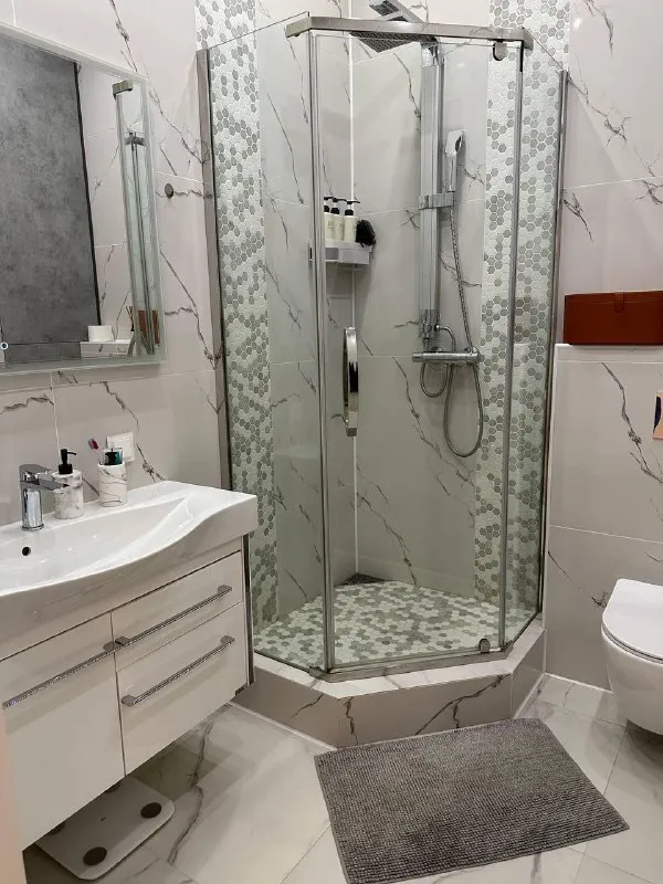 3-комн квартира, 68.6 м² м шелепиха • 7 мин пешком • 26 этаж из 36 • наб шелепихинская 34 к1, на карте 135 000 ₽/мес, без комиссии большой гайд по аренде холодильник • стиральная машина • интернет • мебель • посудомойка • телевизор • лифт • консьерж • мусоропровод • кондиционер • с животными • с детьми район хорошёво-мнёвники чистота 4.06 транспорт 4.47 парки и скверы 3.70 субаренда. Апартаменты. Готовы сдать квартиру на 3 месяца с 12 января. Угловая, видовая квартира оборудованная всей необходимой техникой для жизни. Соседи тихие и спокойные. В жк есть вся инфраструктура: спорт зал, рестораны, магазины данил, написать уровень доверия средний 🆗 выложить квартиру бесплатно - фотография - 7