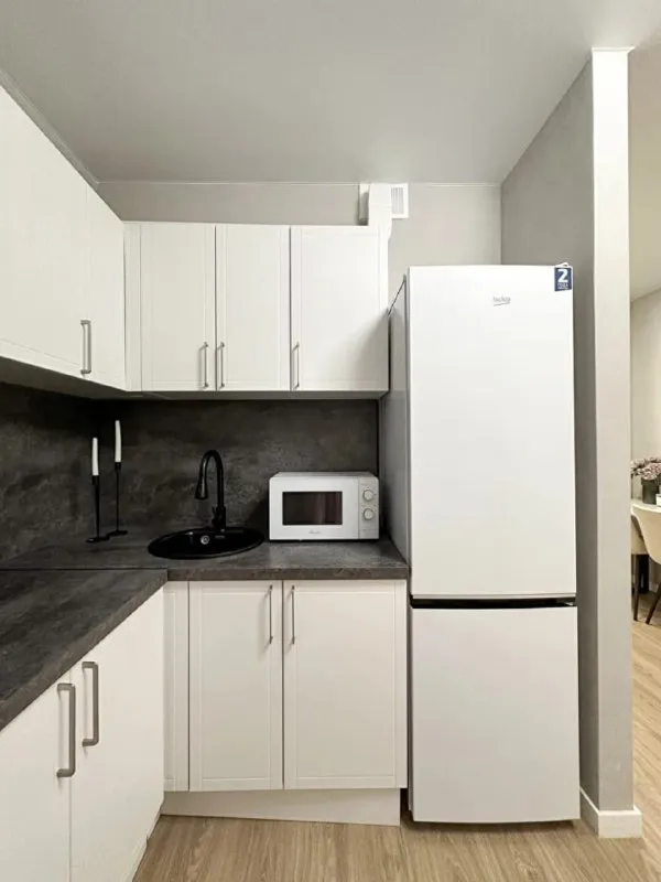 Комната, 10.2 м² м румянцево • 16 мин пешком • 4-комнатная квартира • 3 этаж из 22 • г москва, коммунарка р-н, кв-л 2, д 5 стр 4, на карте 45 000 ₽/мес, без комиссии большой гайд по аренде холодильник • стиральная машина • интернет • мебель • лифт • посудомойка • кондиционер • с животными • с детьми • телевизор • мусоропровод • консьерж агент. Сдается в аренду отдельная комната в современном жк. Тихий и спокойный район с развитой инфраструктурой и хорошей транспортной доступностью. В стоимость включено: безлимитный wi-fi, еженедельная уборка общих зон, вся необходимая техника. Йога, английский и вечеринки внутри комьюнити коливинга. Elena, написать уровень доверия средний 🆗 выложить квартиру бесплатно - фотография - 5