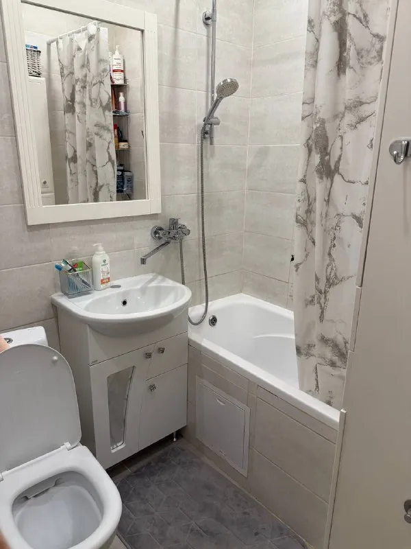 Комната, 11.5 м² м народное ополчение • 5 мин пешком • 3-комнатная квартира • 3 этаж из 5 • ул демьяна бедного 3 к2, на карте 30 000 ₽/мес, без комиссии большой гайд по аренде холодильник • стиральная машина • интернет • мебель • телевизор • посудомойка • кондиционер • с животными • с детьми • мусоропровод • лифт • консьерж район хорошёво-мнёвники чистота 4.06 транспорт 4.47 парки и скверы 3.70 субаренда. Аренда. Субаренда. Комната м народное ополчение ул демьяна бедного 3 к2 30 000 /мес, без комиссии холодильник, стиральная машина, интернет мебель, телевизор аренда. Субаренда. На долгий срок, в соседях хотели бы видеть девушку. Ку в месяц +-2500. Залог 15 тыс. Рядом с домом есть все необходимое. Автобусная остановка напротив дома, метро близко. © предоплату до просмотра просят только мошенники! 𝓣𝓪𝓽𝓪𝓻𝓲𝓷, написать уровень доверия низкий ⚠️ выложить квартиру бесплатно - фотография - 2