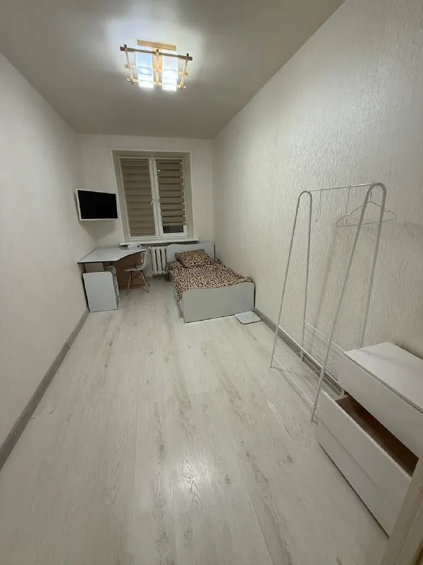 Комната, 11.5 м² м народное ополчение • 5 мин пешком • 3-комнатная квартира • 3 этаж из 5 • ул демьяна бедного 3 к2, на карте 30 000 ₽/мес, без комиссии большой гайд по аренде холодильник • стиральная машина • интернет • мебель • телевизор • посудомойка • кондиционер • с животными • с детьми • мусоропровод • лифт • консьерж район хорошёво-мнёвники чистота 4.06 транспорт 4.47 парки и скверы 3.70 субаренда. Аренда. Субаренда. Комната м народное ополчение ул демьяна бедного 3 к2 30 000 /мес, без комиссии холодильник, стиральная машина, интернет мебель, телевизор аренда. Субаренда. На долгий срок, в соседях хотели бы видеть девушку. Ку в месяц +-2500. Залог 15 тыс. Рядом с домом есть все необходимое. Автобусная остановка напротив дома, метро близко. © предоплату до просмотра просят только мошенники! 𝓣𝓪𝓽𝓪𝓻𝓲𝓷, написать уровень доверия низкий ⚠️ выложить квартиру бесплатно - фотография - 3