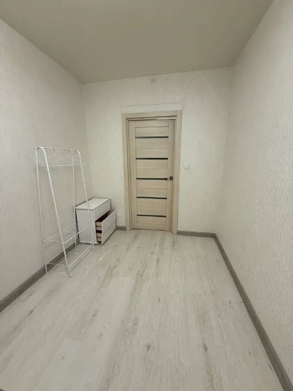 Комната, 11.5 м² м народное ополчение • 5 мин пешком • 3-комнатная квартира • 3 этаж из 5 • ул демьяна бедного 3 к2, на карте 30 000 ₽/мес, без комиссии большой гайд по аренде холодильник • стиральная машина • интернет • мебель • телевизор • посудомойка • кондиционер • с животными • с детьми • мусоропровод • лифт • консьерж район хорошёво-мнёвники чистота 4.06 транспорт 4.47 парки и скверы 3.70 субаренда. Аренда. Субаренда. Комната м народное ополчение ул демьяна бедного 3 к2 30 000 /мес, без комиссии холодильник, стиральная машина, интернет мебель, телевизор аренда. Субаренда. На долгий срок, в соседях хотели бы видеть девушку. Ку в месяц +-2500. Залог 15 тыс. Рядом с домом есть все необходимое. Автобусная остановка напротив дома, метро близко. © предоплату до просмотра просят только мошенники! 𝓣𝓪𝓽𝓪𝓻𝓲𝓷, написать уровень доверия низкий ⚠️ выложить квартиру бесплатно - фотография - 4