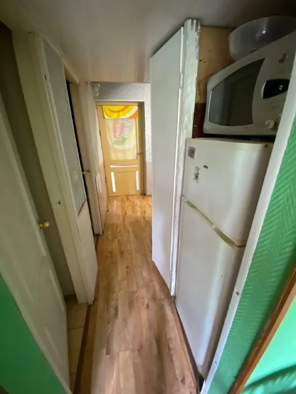 Комната, 20 м² м измайлово • 5 мин пешком • 3-комнатная квартира • 5 этаж из 5 • проезд окружной 11 к5, на карте 31 000 ₽/мес, без комиссии большой гайд по аренде холодильник • стиральная машина • интернет • мебель • посудомойка • кондиционер • с животными • с детьми • телевизор • мусоропровод • лифт • консьерж район соколиная гора чистота 4.10 транспорт 4.30 парки и скверы 4.26 субаренда. Соседи: два мужчинки виктор и серж. Мы занимаемся танцами, преподаём, увлекаемся спортом, часто путешествуем по работе. Я также снимаю видео и немного диджею. Кого ищем? Чистоплотного, позитивного и открытого человека, в идеале из творческой среды. Витя, написать уровень доверия средний 🆗 выложить квартиру бесплатно - фотография - 3