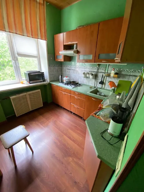 Комната, 20 м² м измайлово • 5 мин пешком • 3-комнатная квартира • 5 этаж из 5 • проезд окружной 11 к5, на карте 31 000 ₽/мес, без комиссии большой гайд по аренде холодильник • стиральная машина • интернет • мебель • посудомойка • кондиционер • с животными • с детьми • телевизор • мусоропровод • лифт • консьерж район соколиная гора чистота 4.10 транспорт 4.30 парки и скверы 4.26 субаренда. Соседи: два мужчинки виктор и серж. Мы занимаемся танцами, преподаём, увлекаемся спортом, часто путешествуем по работе. Я также снимаю видео и немного диджею. Кого ищем? Чистоплотного, позитивного и открытого человека, в идеале из творческой среды. Витя, написать уровень доверия средний 🆗 выложить квартиру бесплатно - фотография - 7