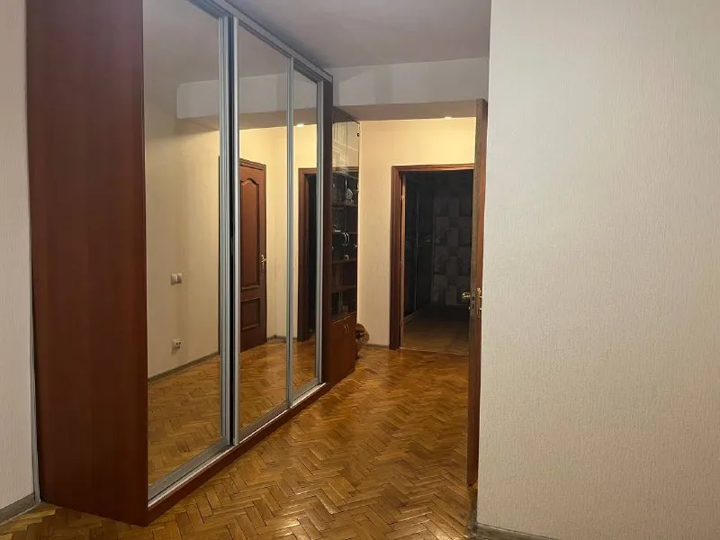 Комната, 13.9 м² м вднх • 7 мин пешком • 3-комнатная квартира • 4 этаж из 12 • ул кибальчича 2 к1, на карте 35 000 ₽/мес, без комиссии большой гайд по аренде стиральная машина • интернет • мебель • холодильник • с животными • лифт • мусоропровод • посудомойка • кондиционер • с детьми • телевизор • консьерж алексеевский район чистота 4.43 транспорт 4.84 парки и скверы 4.63 субаренда. Рассмотрю адекватного представителя человеческого сообщества, без загонов. Предпочтительно, девушки, на длительный срок. Со мной живет шпиц, приветствуются другие небольшие собачки. В квартире есть два балкона, окна выходят и во двор и на аллею. Стоимость залога 35.000 тысяч( можно разбить), коммуналка где-то до 2000 максимум, интернет 700 рублей. Yana, написать уровень доверия средний 🆗 выложить квартиру бесплатно - фотография - 4