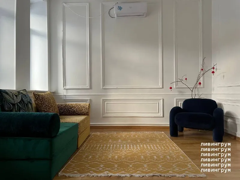 1-комн квартира, 36.8 м² м смоленская • 10 мин пешком • 1 этаж из 5 • пер плотников 6/8, на карте 140 000 ₽/мес, без комиссии больше квартир и комнат стиральная машина • интернет • мебель • холодильник • посудомойка • кондиционер • с животными • с детьми • мусоропровод • лифт • телевизор • консьерж район хамовники чистота 4.71 транспорт 4.36 парки и скверы 4.64 аренда. Собственник. Период сдачи: февраль-октябрь 2026 с возможным продлением. Просторная квартира с потолками 3,4 метра в тихом центре. Дружелюбные и спокойные соседи. Можно с любыми животными. Залог в размере арендной платы за один месяц. Дополнительно оплачиваются счетчики и интернет. Имя ф, написать уровень доверия низкий ⚠️ выложить квартиру бесплатно - фотография - 2