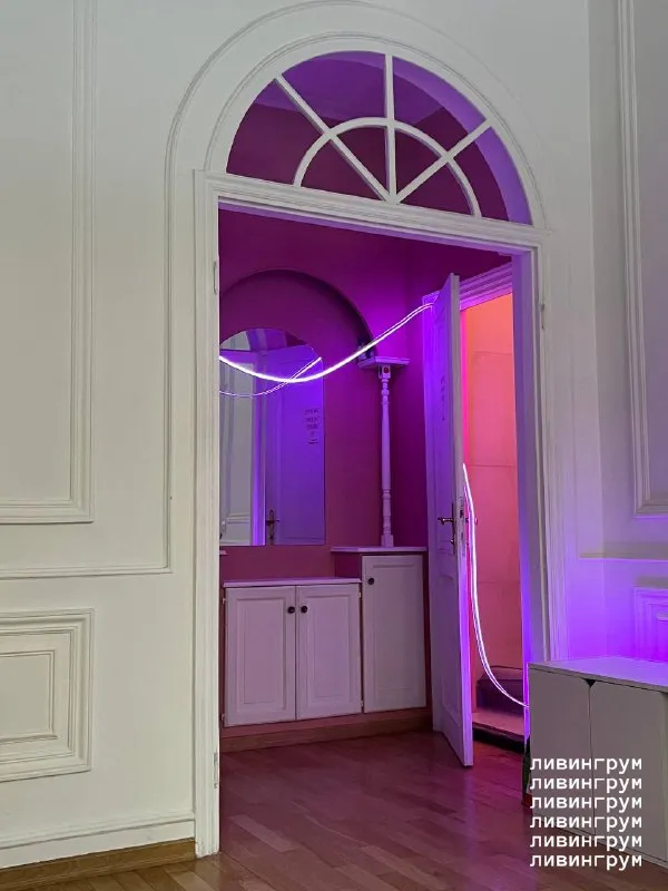 1-комн квартира, 36.8 м² м смоленская • 10 мин пешком • 1 этаж из 5 • пер плотников 6/8, на карте 140 000 ₽/мес, без комиссии больше квартир и комнат стиральная машина • интернет • мебель • холодильник • посудомойка • кондиционер • с животными • с детьми • мусоропровод • лифт • телевизор • консьерж район хамовники чистота 4.71 транспорт 4.36 парки и скверы 4.64 аренда. Собственник. Период сдачи: февраль-октябрь 2026 с возможным продлением. Просторная квартира с потолками 3,4 метра в тихом центре. Дружелюбные и спокойные соседи. Можно с любыми животными. Залог в размере арендной платы за один месяц. Дополнительно оплачиваются счетчики и интернет. Имя ф, написать уровень доверия низкий ⚠️ выложить квартиру бесплатно - фотография - 4