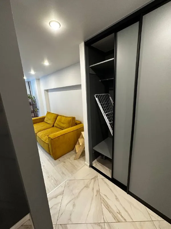 2-комн квартира, 52 м² м подольск • 15 мин на транспорте • 3 этаж из 15 • подольск, ул филиппова 7, на карте 55 000 ₽/мес, без комиссии большой гайд по аренде холодильник • стиральная машина • интернет • мебель • с животными • с детьми • телевизор • лифт • посудомойка • кондиционер • мусоропровод • консьерж собственник. Сдается на долгий срок, уже можно въезжать. При заселении: оплата за 1й и последний месяцы проживания. Рядом с домом: пятерочка, кб, перекресток, пвз, фитнес-клуб. Квартира тихая, угловая: окна выходят на сосновый лес. В санузле теплые полы. Дополнительно оплачивается жку 5тр и безлимитный интернет 500р © предоплату до просмотра просят только мошенники! Nastya r, написать уровень доверия низкий ⚠️ выложить квартиру бесплатно - фотография - 5