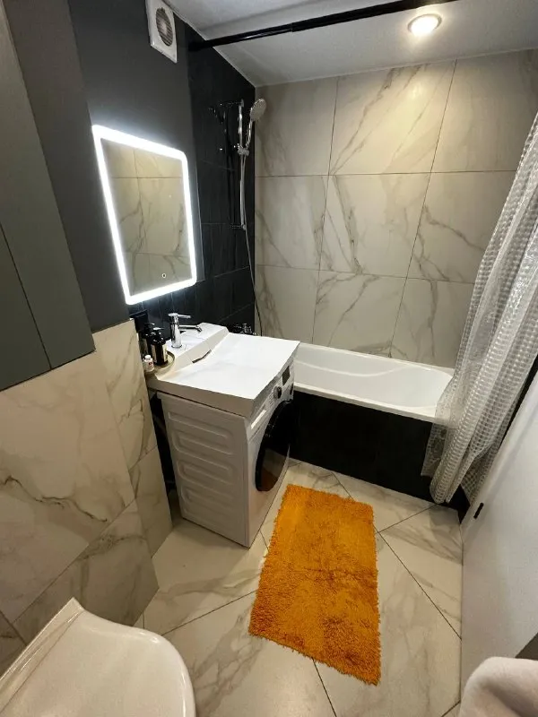 2-комн квартира, 52 м² м подольск • 15 мин на транспорте • 3 этаж из 15 • подольск, ул филиппова 7, на карте 55 000 ₽/мес, без комиссии большой гайд по аренде холодильник • стиральная машина • интернет • мебель • с животными • с детьми • телевизор • лифт • посудомойка • кондиционер • мусоропровод • консьерж собственник. Сдается на долгий срок, уже можно въезжать. При заселении: оплата за 1й и последний месяцы проживания. Рядом с домом: пятерочка, кб, перекресток, пвз, фитнес-клуб. Квартира тихая, угловая: окна выходят на сосновый лес. В санузле теплые полы. Дополнительно оплачивается жку 5тр и безлимитный интернет 500р © предоплату до просмотра просят только мошенники! Nastya r, написать уровень доверия низкий ⚠️ выложить квартиру бесплатно - фотография - 9