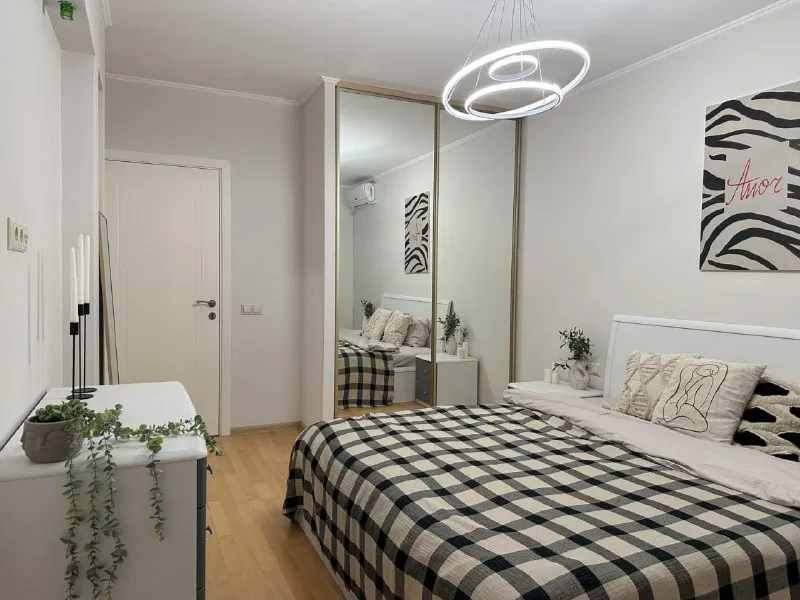 Комната, 14.6 м² м кузьминки • 18 мин пешком • 4-комнатная квартира • 5 этаж из 23 • ул васильцовский стан 11, на карте 37 000 ₽/мес, без комиссии большой гайд по аренде холодильник • стиральная машина • интернет • мебель • лифт • мусоропровод • посудомойка • кондиционер • с животными • с детьми • телевизор • консьерж рязанский район чистота 3.64 транспорт 4.01 парки и скверы 4.50 агент. Сдается в аренду отдельная комната в просторной, благоустроенной квартире. Стильное пространство в светлых тонах оборудовано всем необходимым: удобная кровать, рабочее место с естественным освещением, вместительный шкаф-купе, комод, прикроватные тумбы, зеркало в полный рост и кондиционер. Elena, написать уровень доверия средний 🆗 выложить квартиру бесплатно - фотография - 3