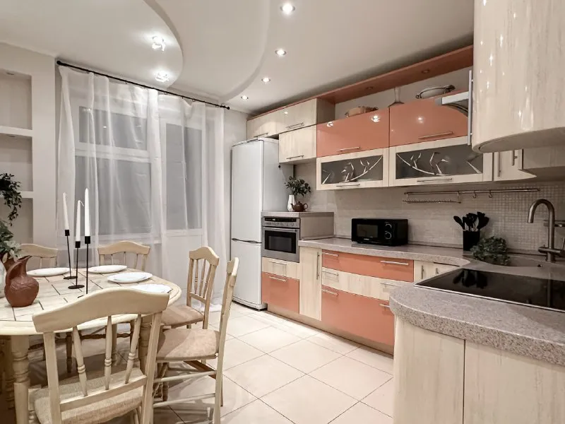 Комната, 14.6 м² м кузьминки • 18 мин пешком • 4-комнатная квартира • 5 этаж из 23 • ул васильцовский стан 11, на карте 37 000 ₽/мес, без комиссии большой гайд по аренде холодильник • стиральная машина • интернет • мебель • лифт • мусоропровод • посудомойка • кондиционер • с животными • с детьми • телевизор • консьерж рязанский район чистота 3.64 транспорт 4.01 парки и скверы 4.50 агент. Сдается в аренду отдельная комната в просторной, благоустроенной квартире. Стильное пространство в светлых тонах оборудовано всем необходимым: удобная кровать, рабочее место с естественным освещением, вместительный шкаф-купе, комод, прикроватные тумбы, зеркало в полный рост и кондиционер. Elena, написать уровень доверия средний 🆗 выложить квартиру бесплатно - фотография - 4